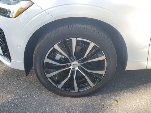 Certified 2025 Volvo XC60 B5 Ultra image 11