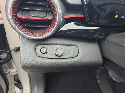 New 2026 Chevrolet Trax RS w/ Sunroof Package image 20