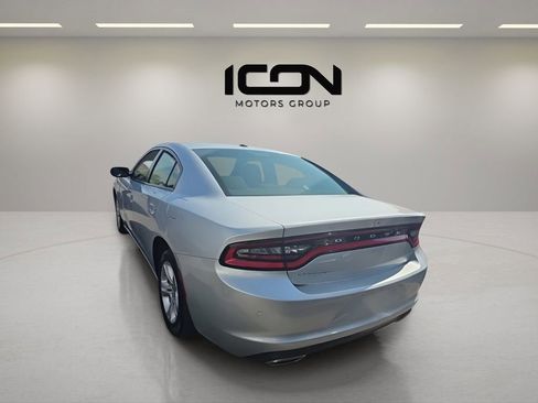 Used 2022 Dodge Charger SXT image 2