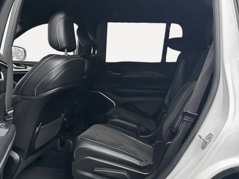 Used 2022 Jeep Grand Cherokee L Laredo image 13