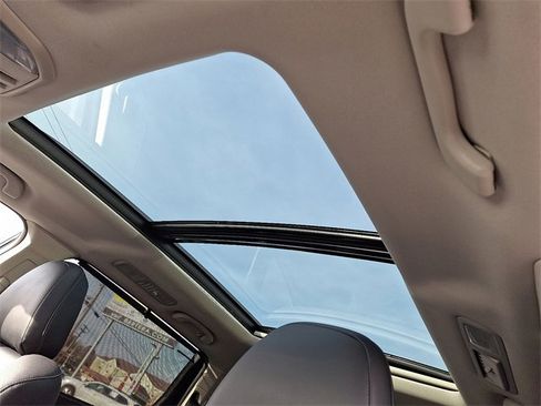 Used 2023 Subaru Ascent Limited w/ Technology Package image 17