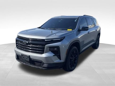 Used 2024 Chevrolet Traverse LT w/ Midnight/Sport Edition FWD image 3