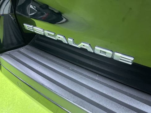 Used 2017 Cadillac Escalade Luxury image 13