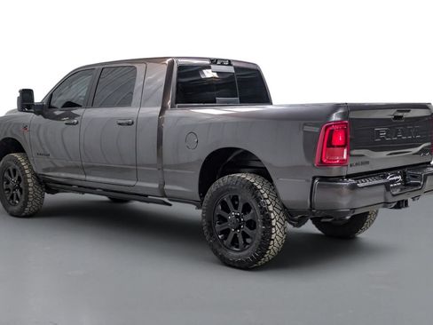 Used 2025 RAM 2500 Laramie AWD/4WD image 8
