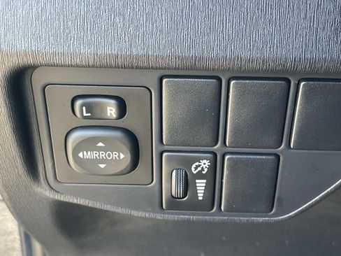 Used 2015 Toyota Prius Three image 17