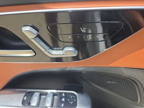 Used 2025 Mercedes-Benz C 300 4MATIC Sedan image 28