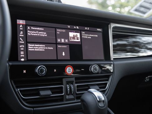 Certified 2026 Porsche Macan AWD/4WD image 25