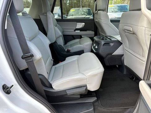 Used 2025 Ford Expedition Active AWD/4WD image 17