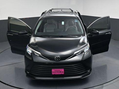 New 2026 Toyota Sienna XLE FWD image 24