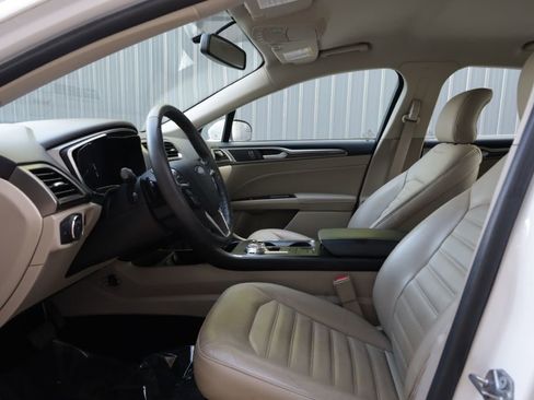 Used 2018 Ford Fusion SE w/ Fusion SE Technology Package FWD image 13