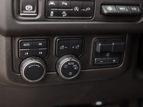 Used 2021 Chevrolet Tahoe Premier w/ Premium Package image 11