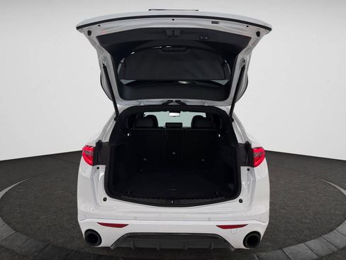 Used 2022 Alfa Romeo Stelvio Veloce image 4