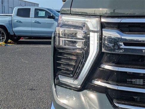 Used 2025 Chevrolet Silverado 2500 LTZ w/ LTZ Convenience Package image 10