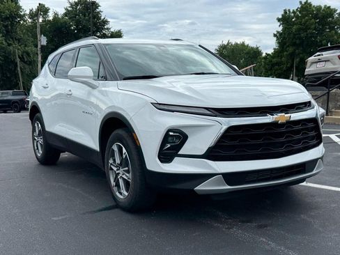 Used 2024 Chevrolet Blazer LT w/ Convenience Package FWD image 2