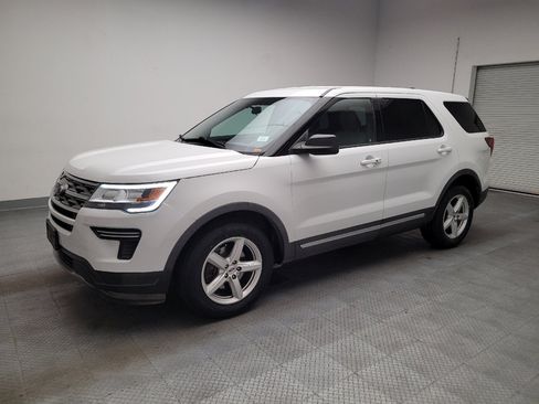 Used 2018 Ford Explorer XLT FWD image 2