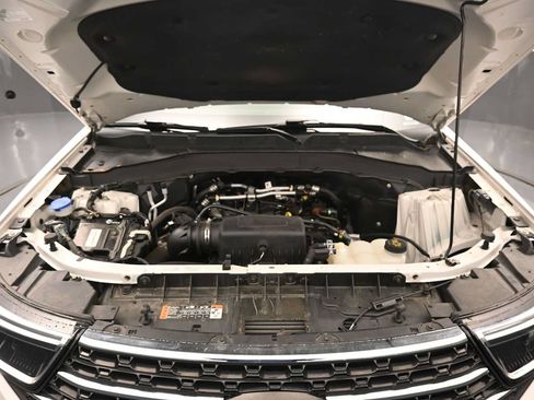 Used 2023 Ford Explorer XLT AWD/4WD image 37
