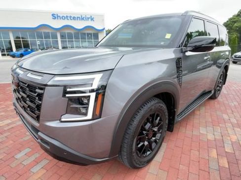 Used 2025 Nissan Armada PRO-4X w/ Pro-4X Premium Package AWD/4WD image 5