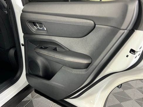 Used 2024 Nissan Ariya FWD image 30