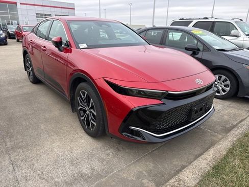 Used 2023 Toyota Crown XLE image 11