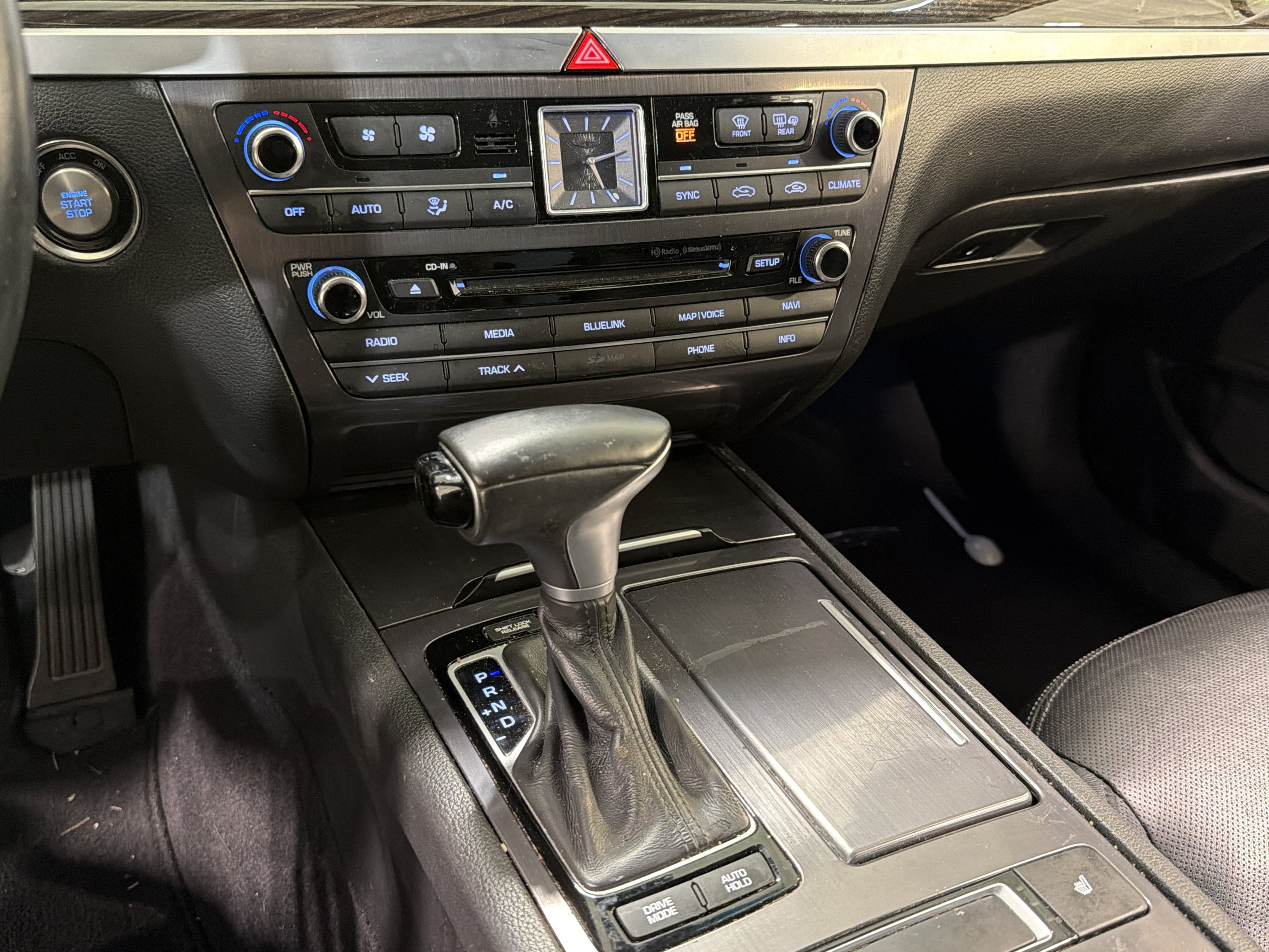 Used 2018 Genesis G80 3.8 RWD image 18