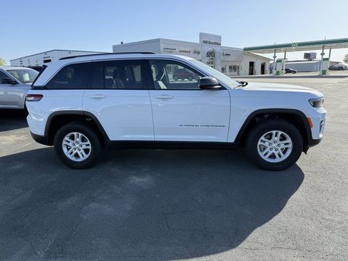 Used 2023 Jeep Grand Cherokee Laredo w/ Luxury Tech Group I AWD/4WD image 9