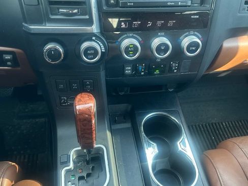 Used 2018 Toyota Sequoia Platinum AWD/4WD image 16