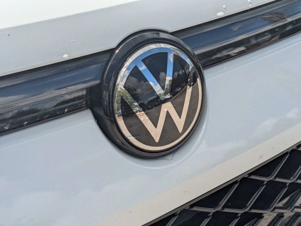 Certified 2025 Volkswagen Tiguan SE R-Line AWD/4WD image 11