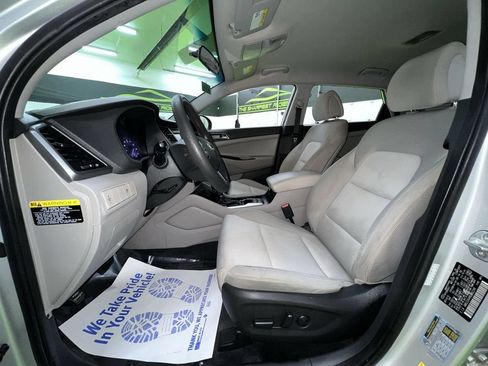 Used 2016 Hyundai Tucson SE w/ Option Group 02 FWD image 17