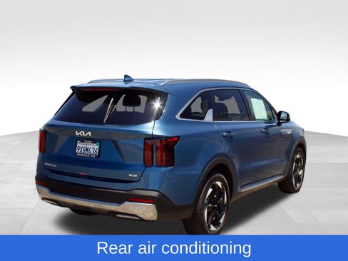 Used 2025 Kia Sorento EX AWD/4WD image 6