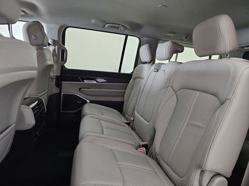 Used 2022 Jeep Wagoneer Series II image 19