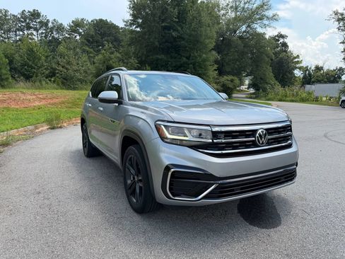 Used 2021 Volkswagen Atlas SE w/ Panoramic Sunroof Package FWD image 3