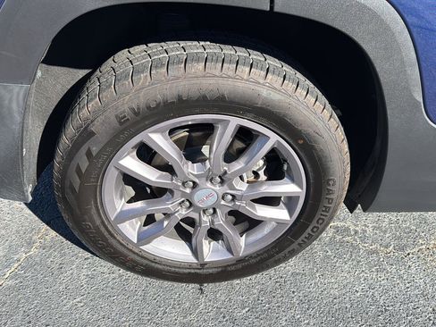 Certified 2023 GMC Terrain SLT image 32