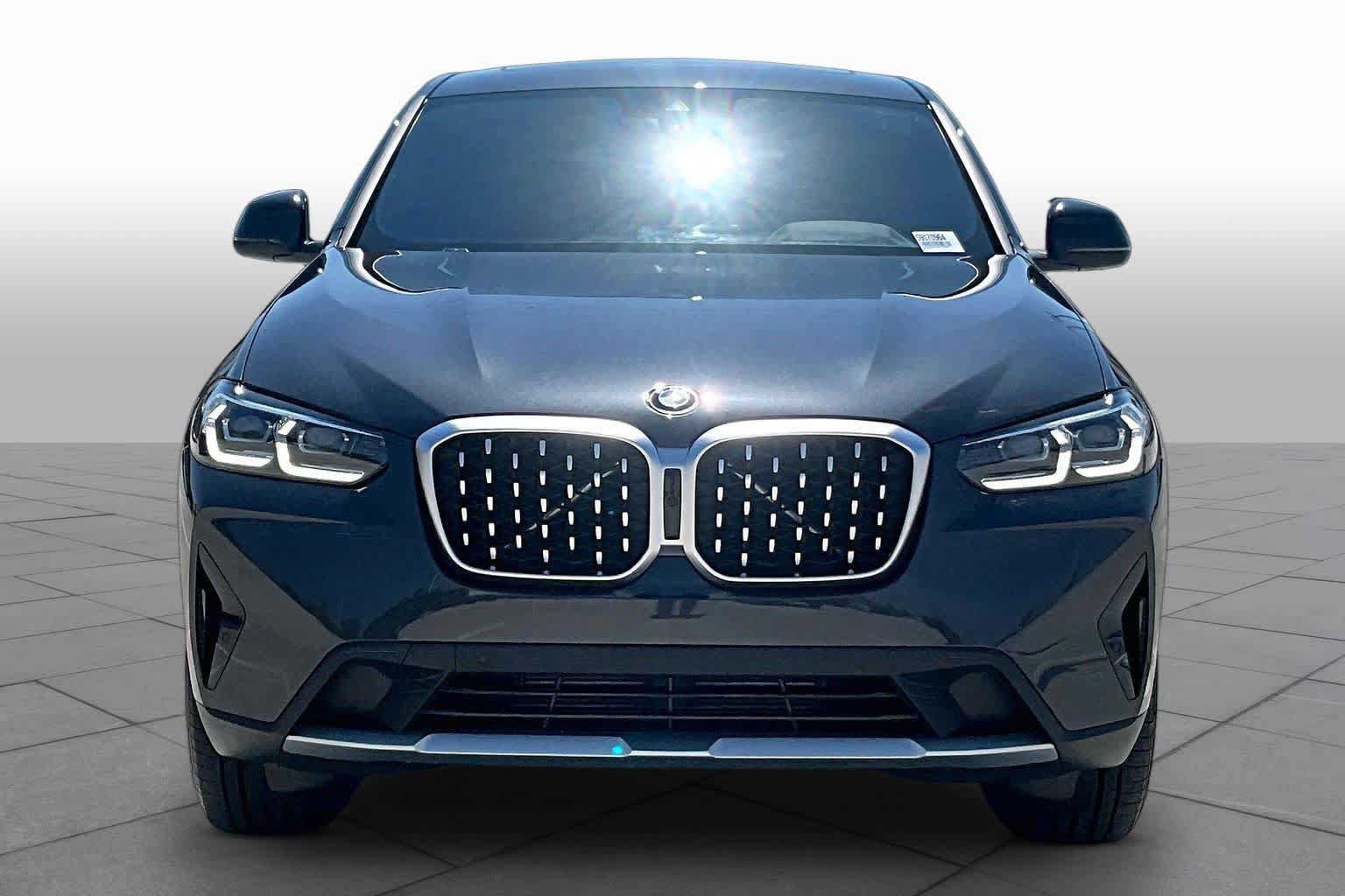 Used 2025 BMW X4 xDrive30i AWD/4WD image 3
