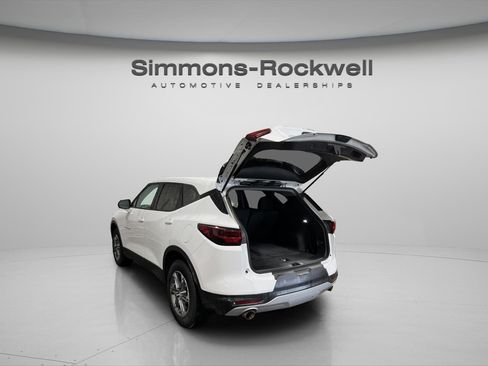 Used 2025 Chevrolet Blazer LT AWD/4WD image 4