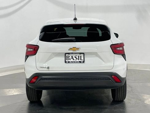Used 2024 Chevrolet Trax LS w/ Driver Confidence Package FWD image 12