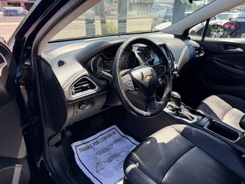 Used 2017 Chevrolet Cruze Premier FWD image 9
