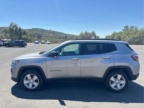Used 2022 Jeep Compass Latitude AWD/4WD image 8