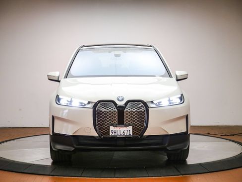 Used 2024 BMW iX xDrive50 w/ Premium Package AWD/4WD image 7