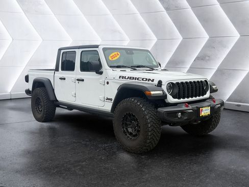 Used 2024 Jeep Gladiator Rubicon w/ Convenience Group AWD/4WD image 8