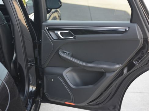 Certified 2026 Porsche Macan AWD/4WD image 33