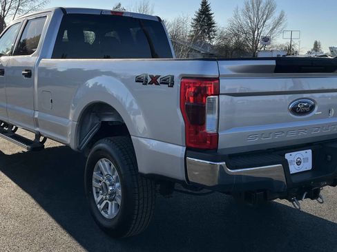 Used 2018 Ford F250 XLT w/ Camper Package image 8
