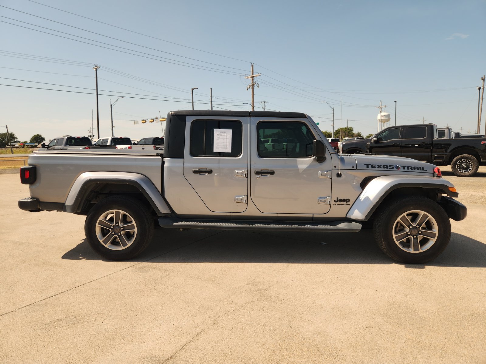 Used 2021 Jeep Gladiator Overland AWD/4WD image 7