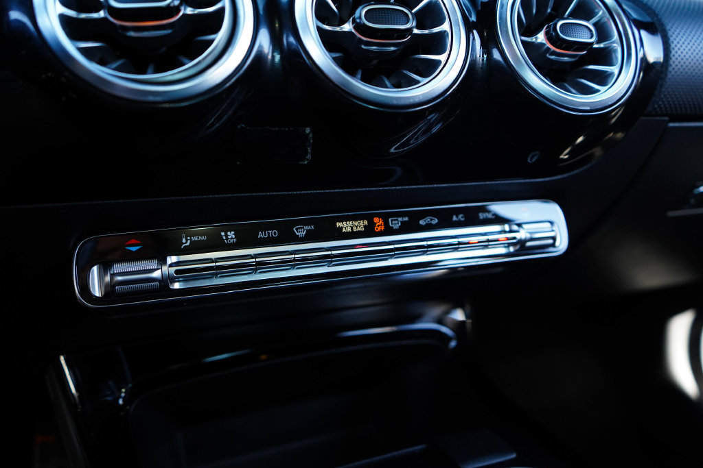 Used 2022 Mercedes-Benz CLA 250 4MATIC image 27