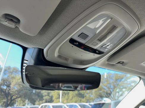 Used 2023 Volvo XC40 B4 Plus image 20