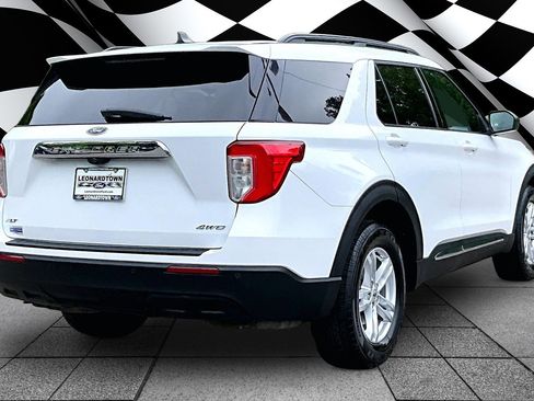 Used 2021 Ford Explorer XLT AWD/4WD image 2