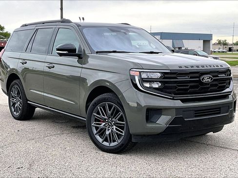 Certified 2025 Ford Expedition Platinum w/ Stealth Performance Package AWD/4WD image 38