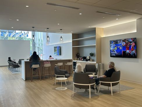 Used 2025 Toyota Sienna Platinum FWD image 10