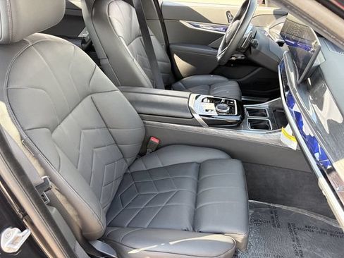 Used 2025 BMW 750e xDrive AWD/4WD image 11