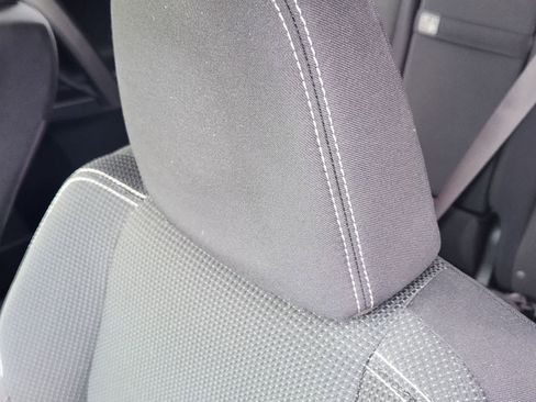 Used 2018 Toyota RAV4 LE AWD/4WD image 13