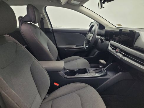 Used 2025 Kia K4 FWD image 21